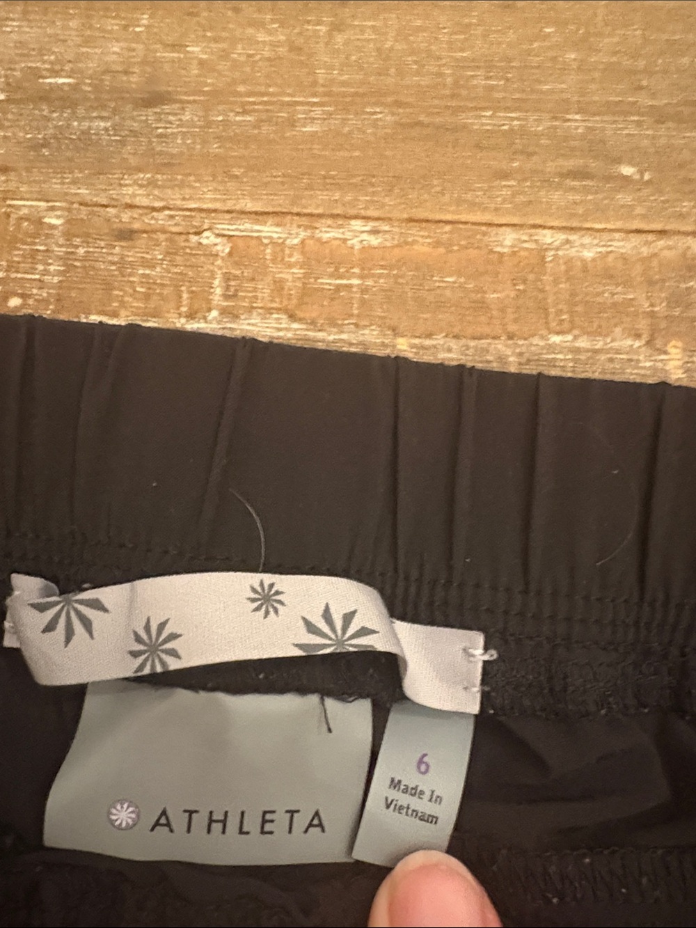 Women’s Black Athleta size 6 joggers - Picture 2 of 5